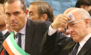 De Magistris su vaccino a De Luca: “La sua dose viene purtroppo sottratta a chi opera in prima linea e rischia la vita ogni giorno”