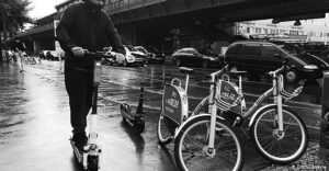 Monopattini a Napoli: la sperimentazione al vaglio della commissione consiliare