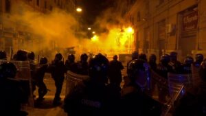 Fingere di ignorare il colore politico e l’estremismo delle manifestazioni è insensato