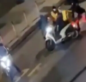 Rider pestato e derubato. Il Sen. Ruotolo: “Sei farabutti contro un uomo inerme””