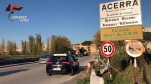 Acerra: uomo uccide la sorella a coltellate e si barrica in casa