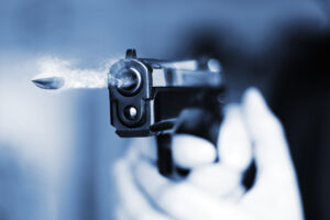 Il Consigliere eletto da “civico” con la Lega spara al socio in affari. Quattro colpi. Uno va a segno