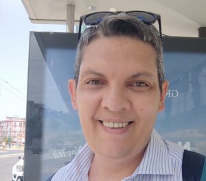 E poi ci sono gli insulti omofobi al giornalista Stefano Albamonte… (che ridere)