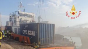 Crotone, tre morti per l’esplosione di un container su un rimorchiatore ormeggiato al porto
