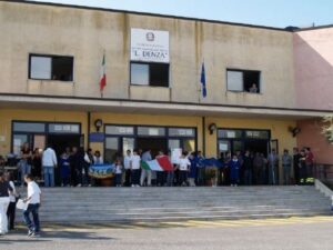 Raid Istituto Denza di Castellammare: “Raccogliamo appello preside, difendere presidio di legalità sul territorio”