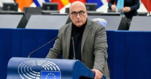Arrestato a Napoli l’eurodeputato Cozzolino