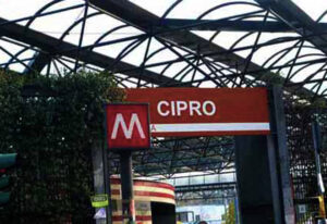 Un 72enne si getta sui binari della Metro A di Roma