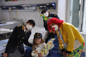 Roma. La Polizia di Stato consegna le uova di Pasqua ai bimbi ricoverati presso l’Ospedale San Camillo e il Policlinico Umberto I