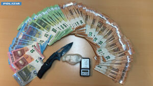 Arrestati due uomini accusati di estorsione, detenzione ai fini di spaccio di sostanze stupefacenti e resistenza a pubblico ufficiale