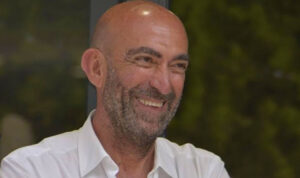 Bari rimane al centro sinistra con oltre il 70% dei voti. A Lecce vince Poli in Bortone